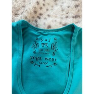 YUJ YOGA WEAR womens large blue teal aquamarine built in bra tank activewear